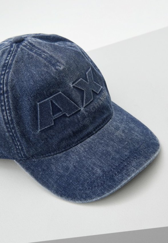 Бейсболка Armani Exchange