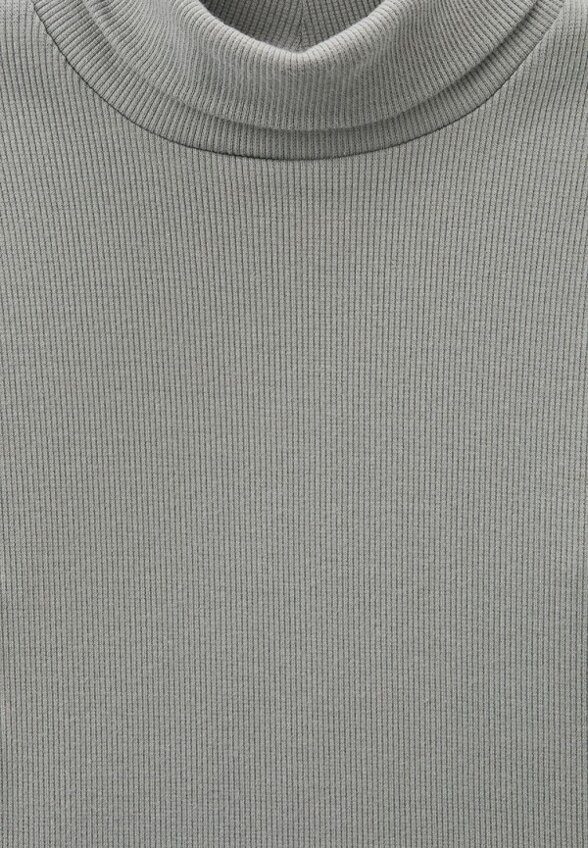 Водолазка Pelican