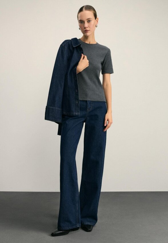 Футболка Zarina