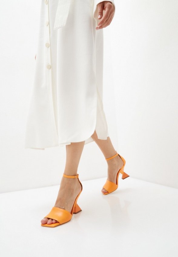 Босоножки Carrano