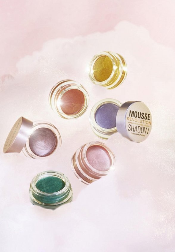 Тени для век Revolution