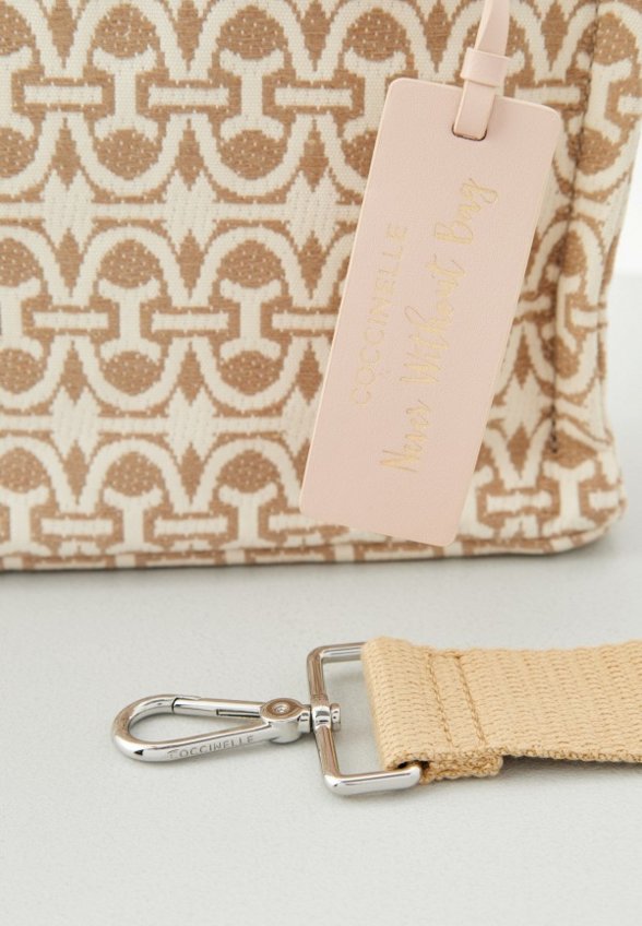 Сумка и брелок Coccinelle