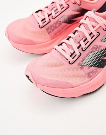 Кроссовки New Balance женщинам