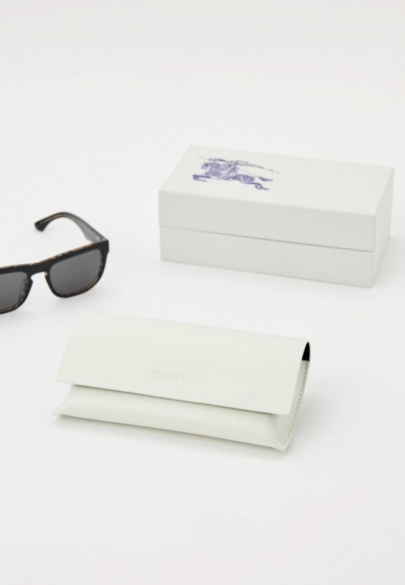 Очки солнцезащитные Burberry