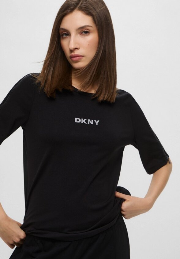 Футболка DKNY