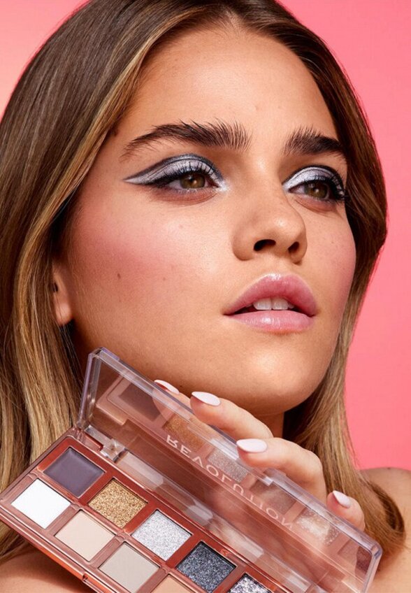 Палетка теней из 12 цветов Revolution