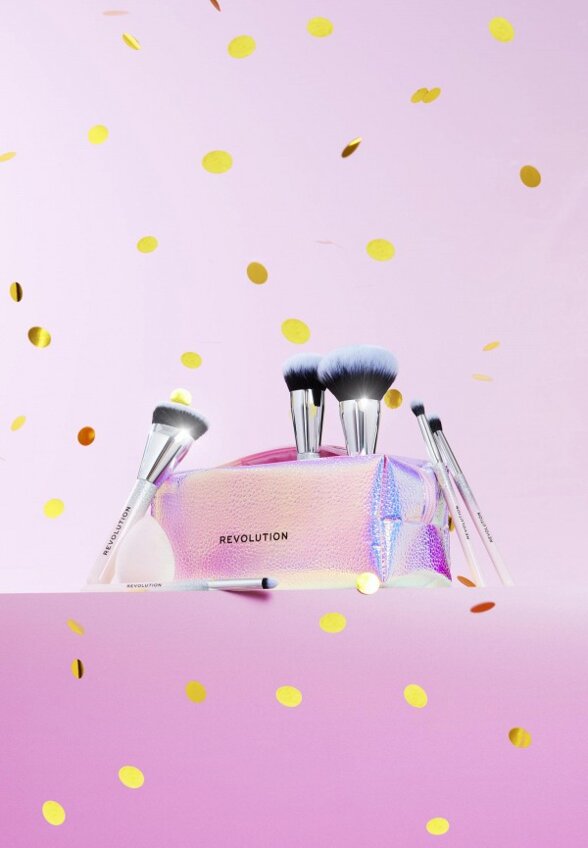 Набор косметики Revolution