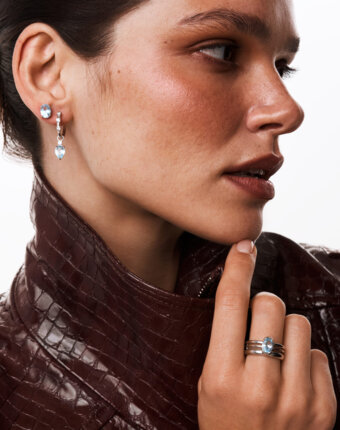 Серебряные серьги-пусеты ЧИСТОТА с небесно-голубым топазом MIE женщинам