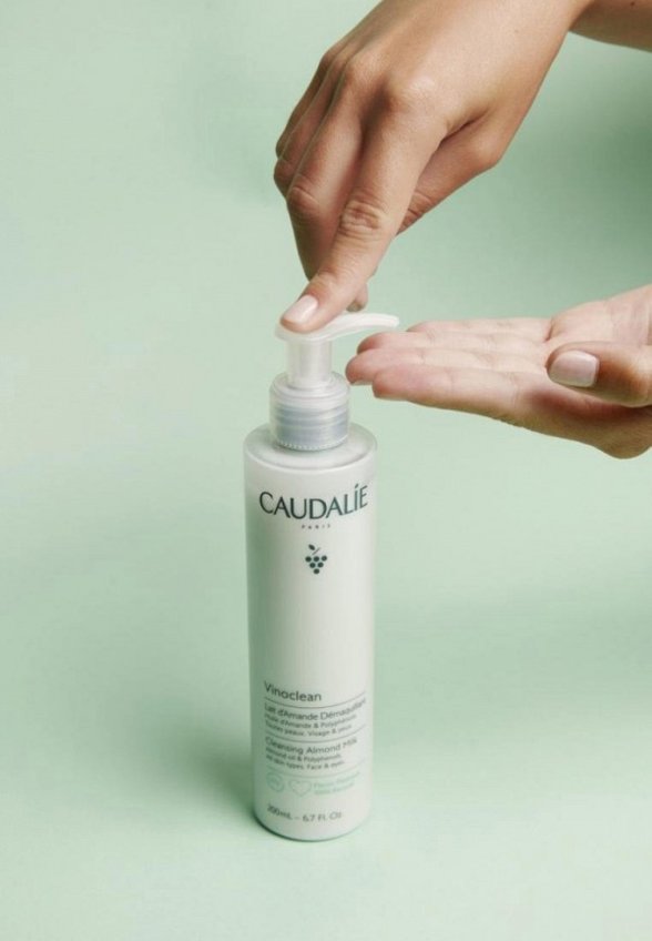 Молочко для снятия макияжа Caudalie