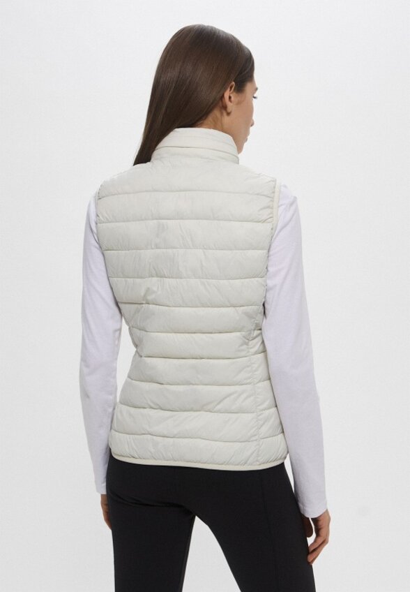 Жилет утепленный EA7