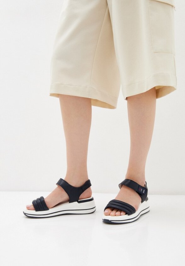 Босоножки Covani