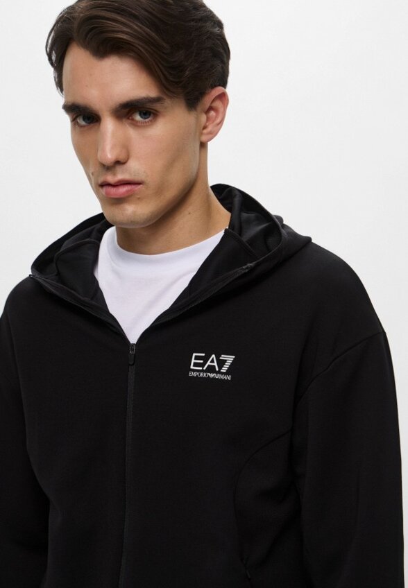 Толстовка EA7