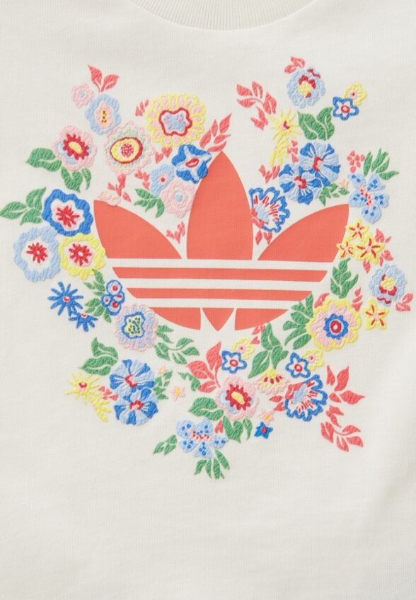 Футболка и шорты adidas Originals