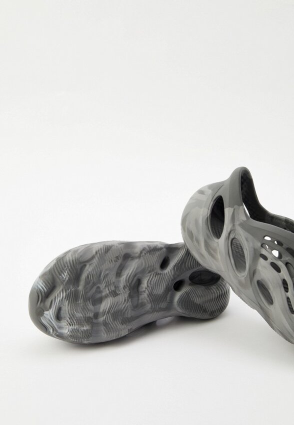 Кроссовки adidas YEEZY