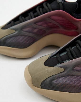 Кроссовки adidas YEEZY мужчинам