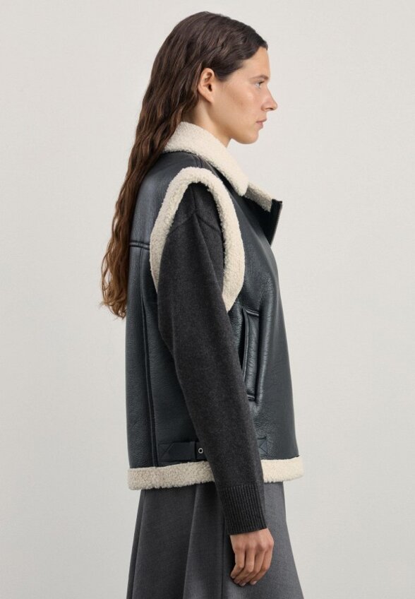 Жилет кожаный Zarina