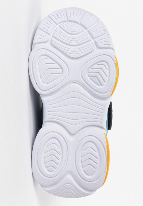 Кроссовки Tikkago