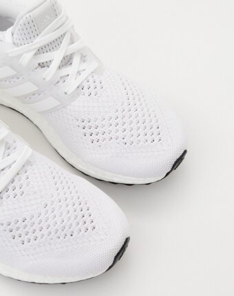 Кроссовки adidas женщинам