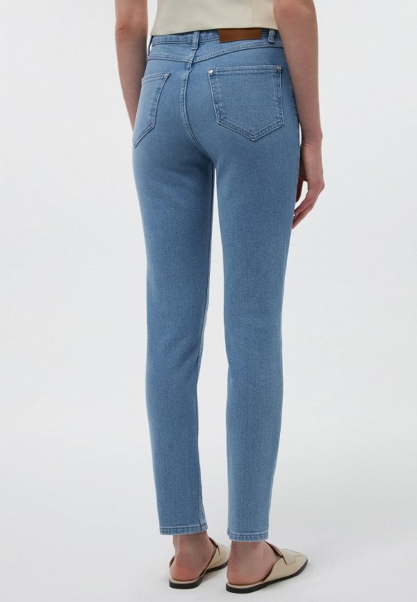 Джинсы Calista