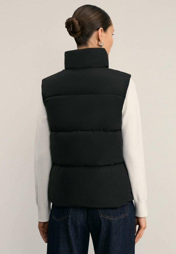 Жилет утепленный Zarina