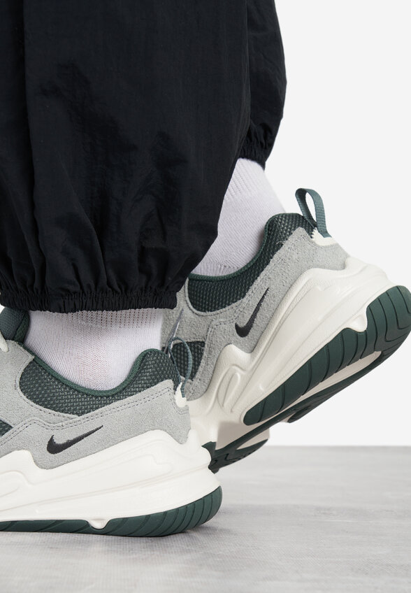 Кроссовки женские Nike Tech Hera, Зеленый