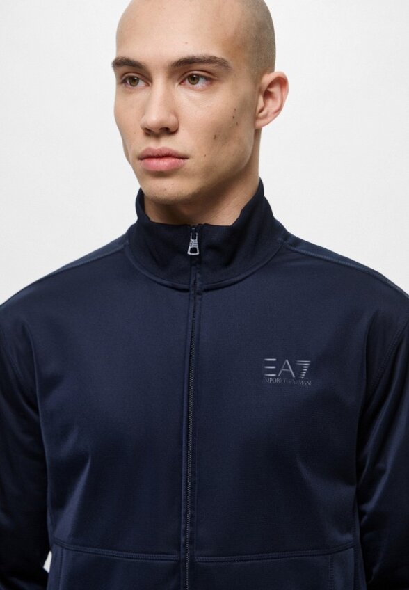 Костюм спортивный EA7