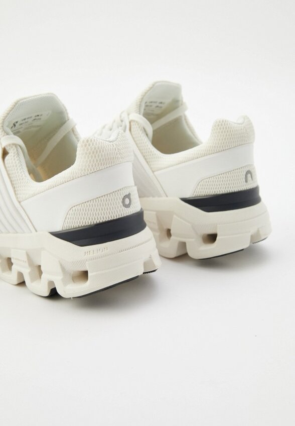 Кроссовки On