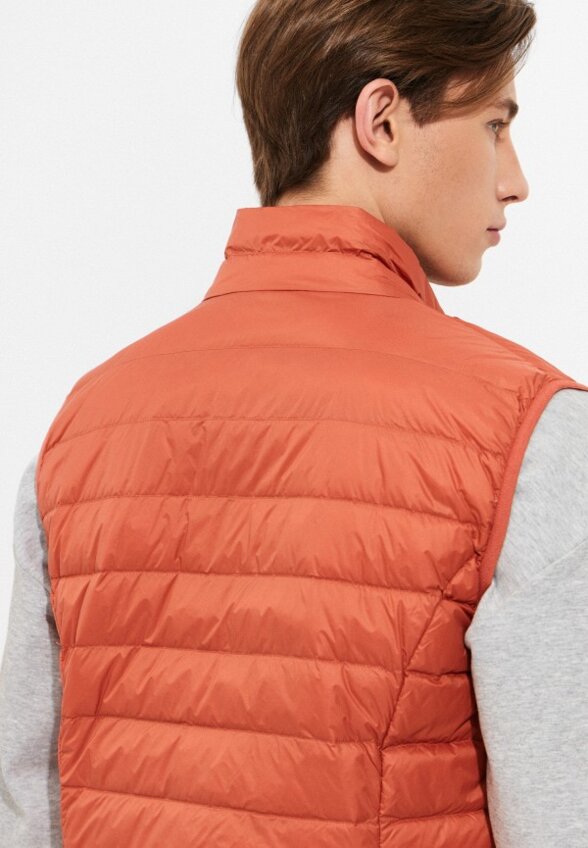 Жилет утепленный EA7