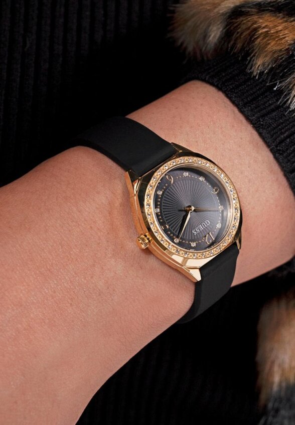 Часы Guess