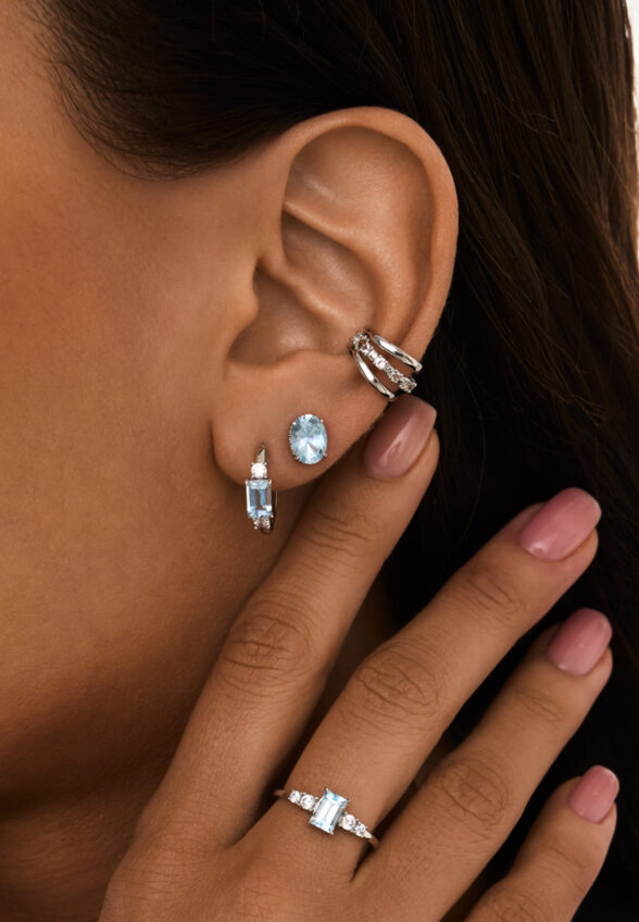 Серебряное кольцо ЧИСТОТА с небесно-голубым топазом и фианитами MIE