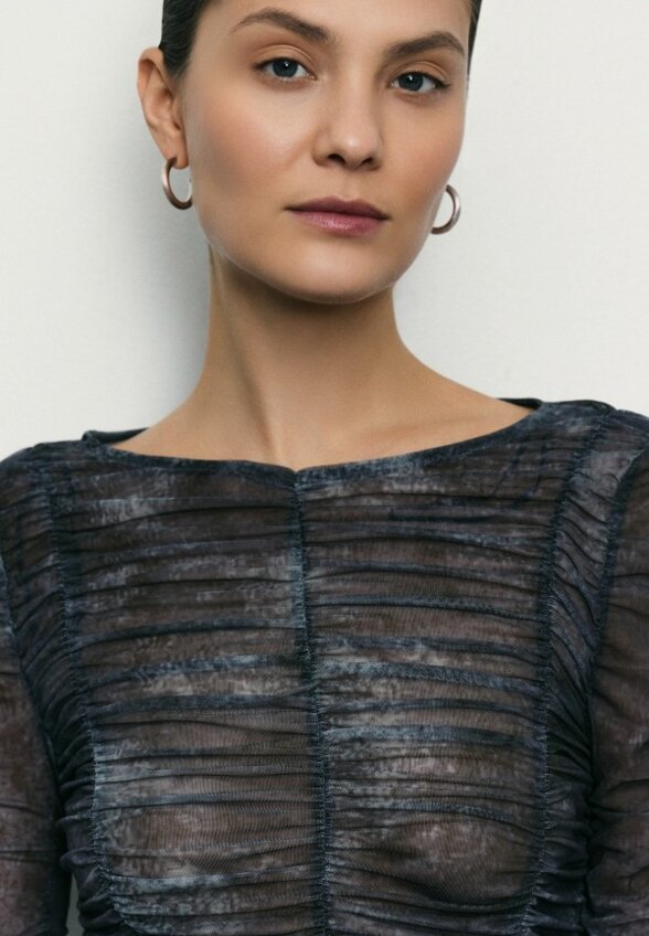 Лонгслив Zarina