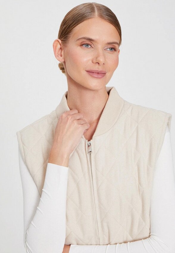 Жилет стеганый To Be Blossom