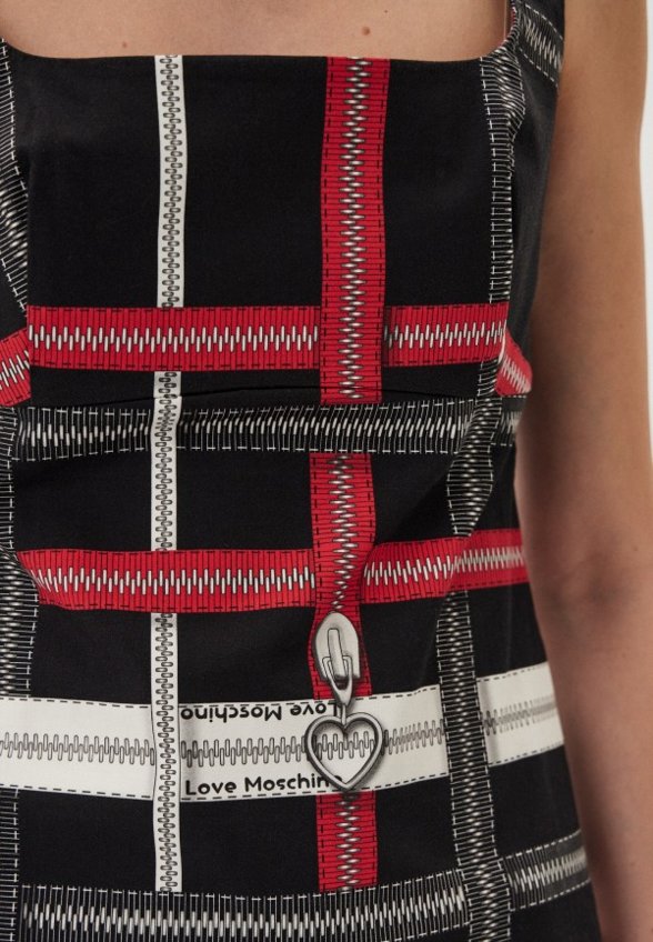 Топ Love Moschino