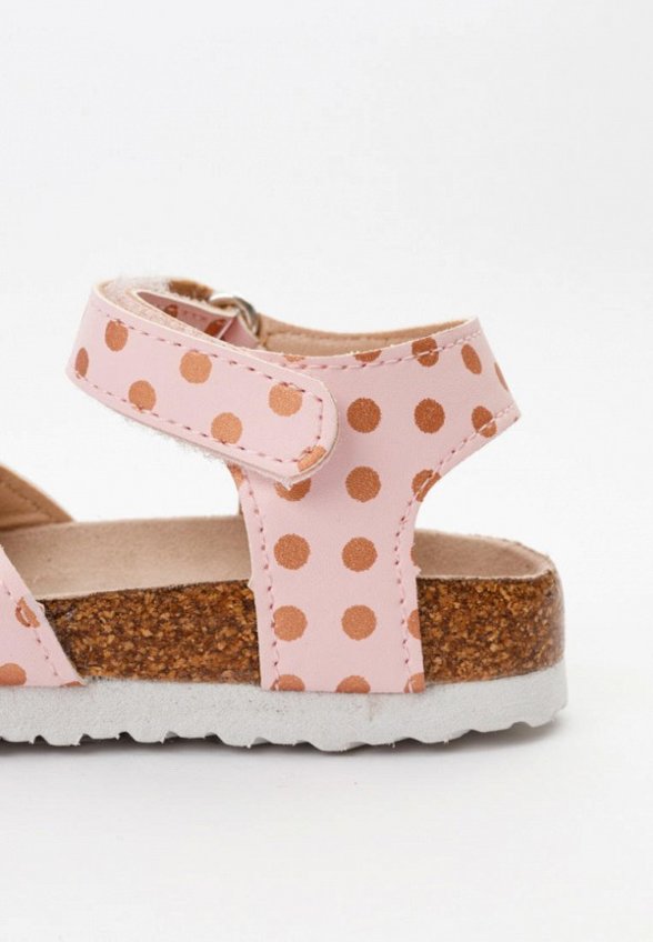 Сандалии Tikkago