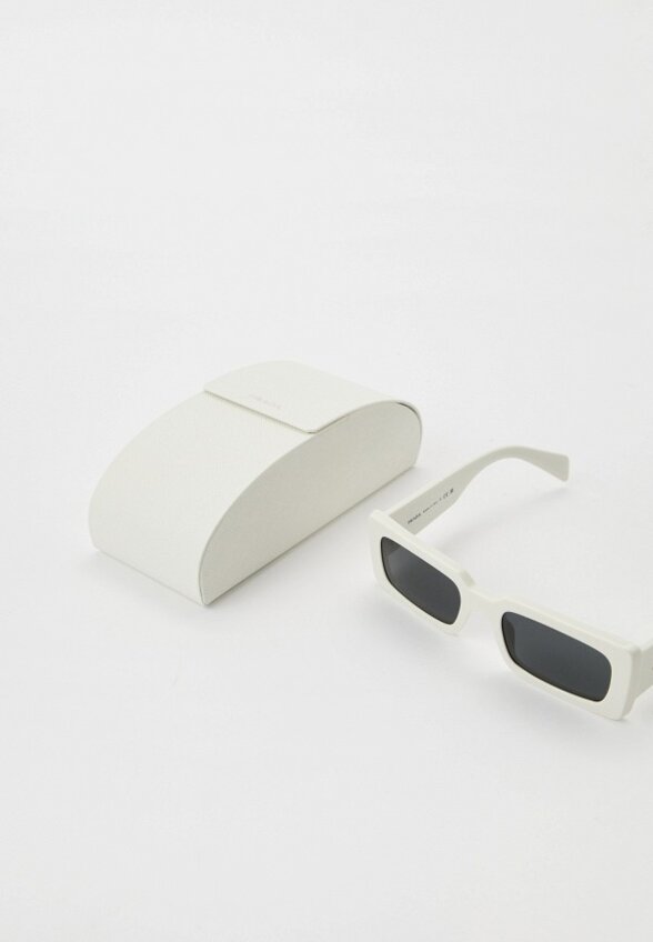 Очки солнцезащитные Prada