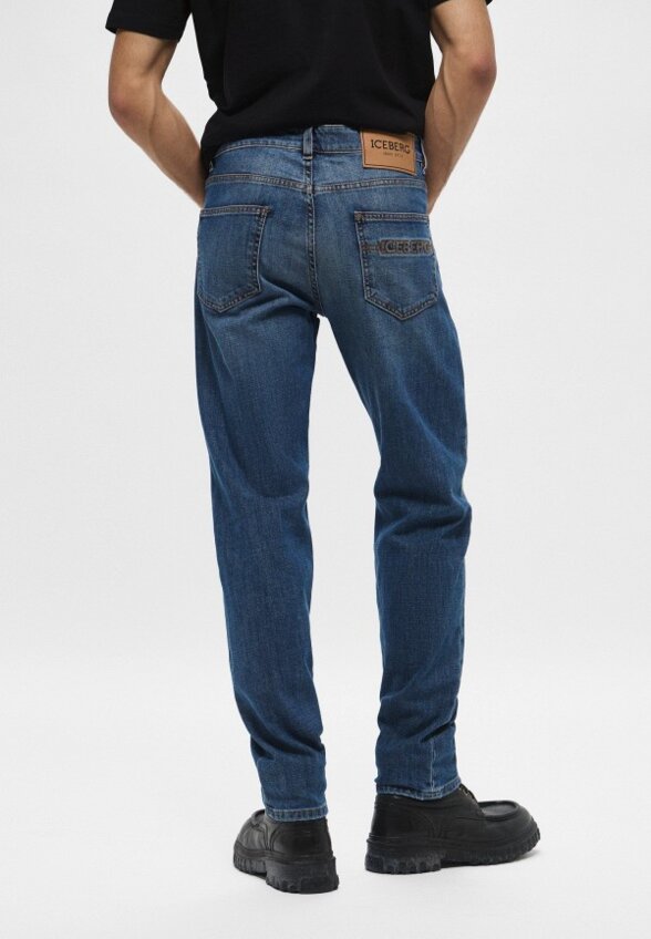 Джинсы Iceberg