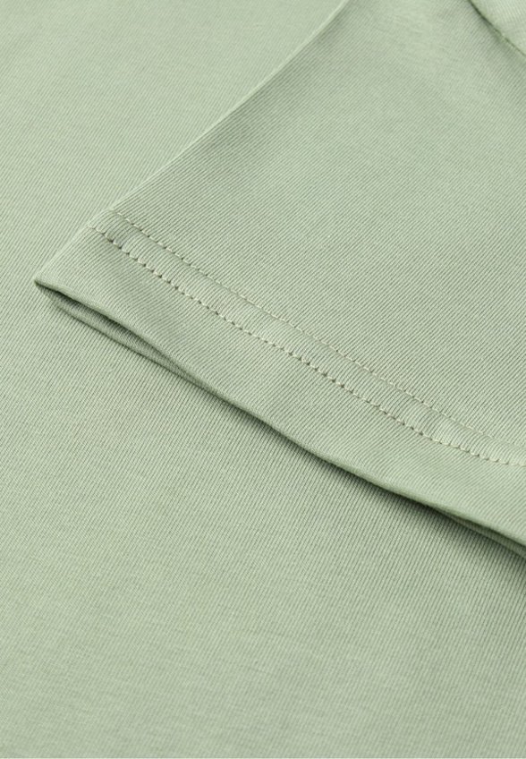 Футболка Minaku