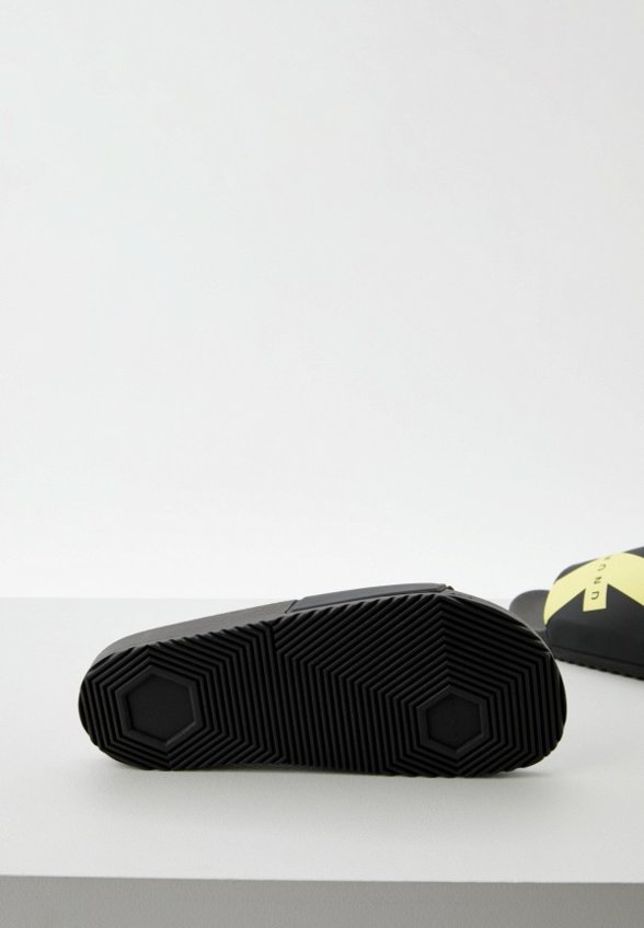 Сланцы John Richmond