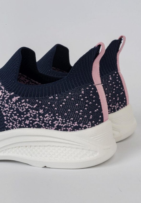 Кроссовки Tikkago