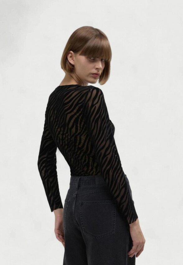 Лонгслив Calliope