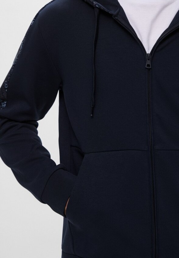 Толстовка EA7