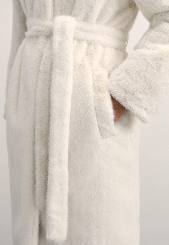 Пальто меховое Zarina