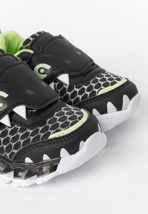 Кроссовки Tikkago