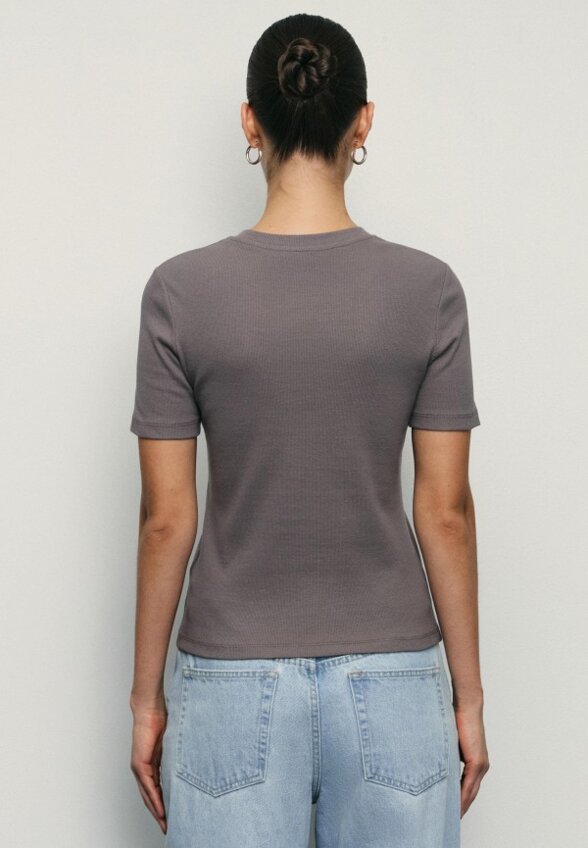 Футболка Zarina