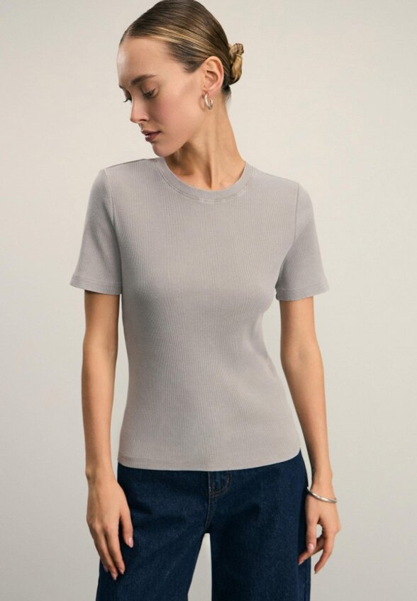 Футболка Zarina