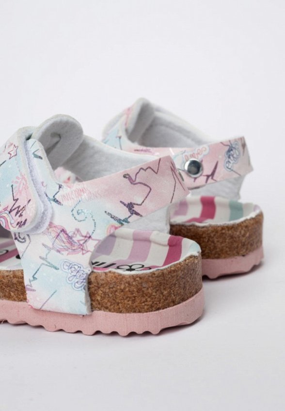 Сандалии Tikkago