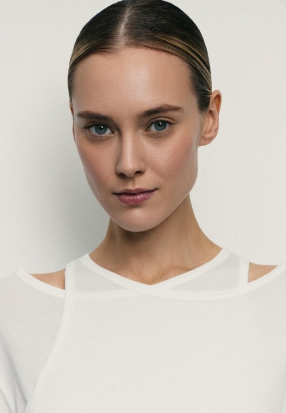 Футболка Zarina