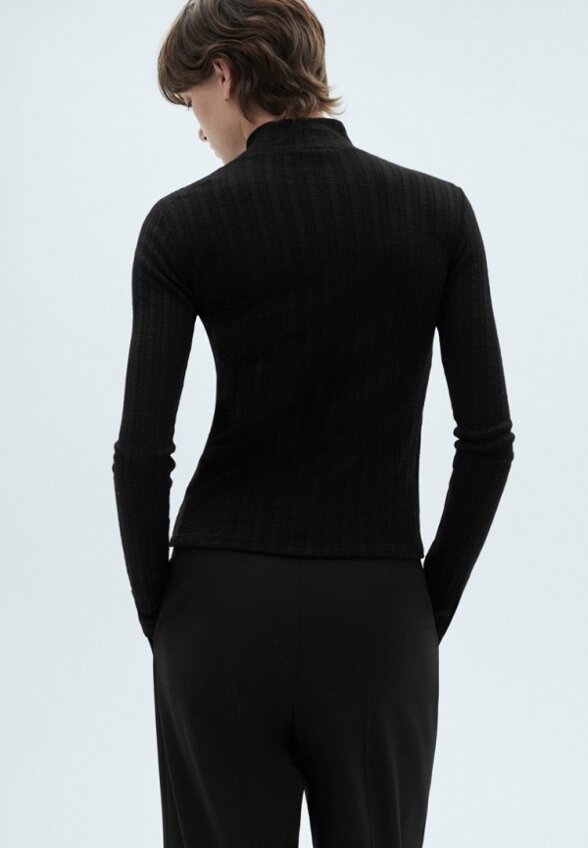 Водолазка Mango