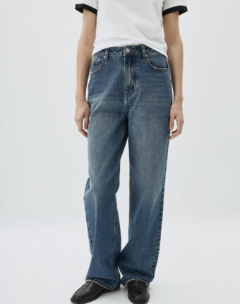 Джинсы Straight Fit женщинам
