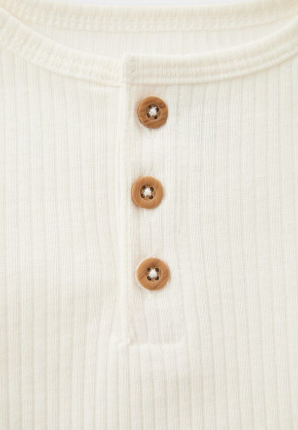 Лонгслив, брюки и шапка Carter’s